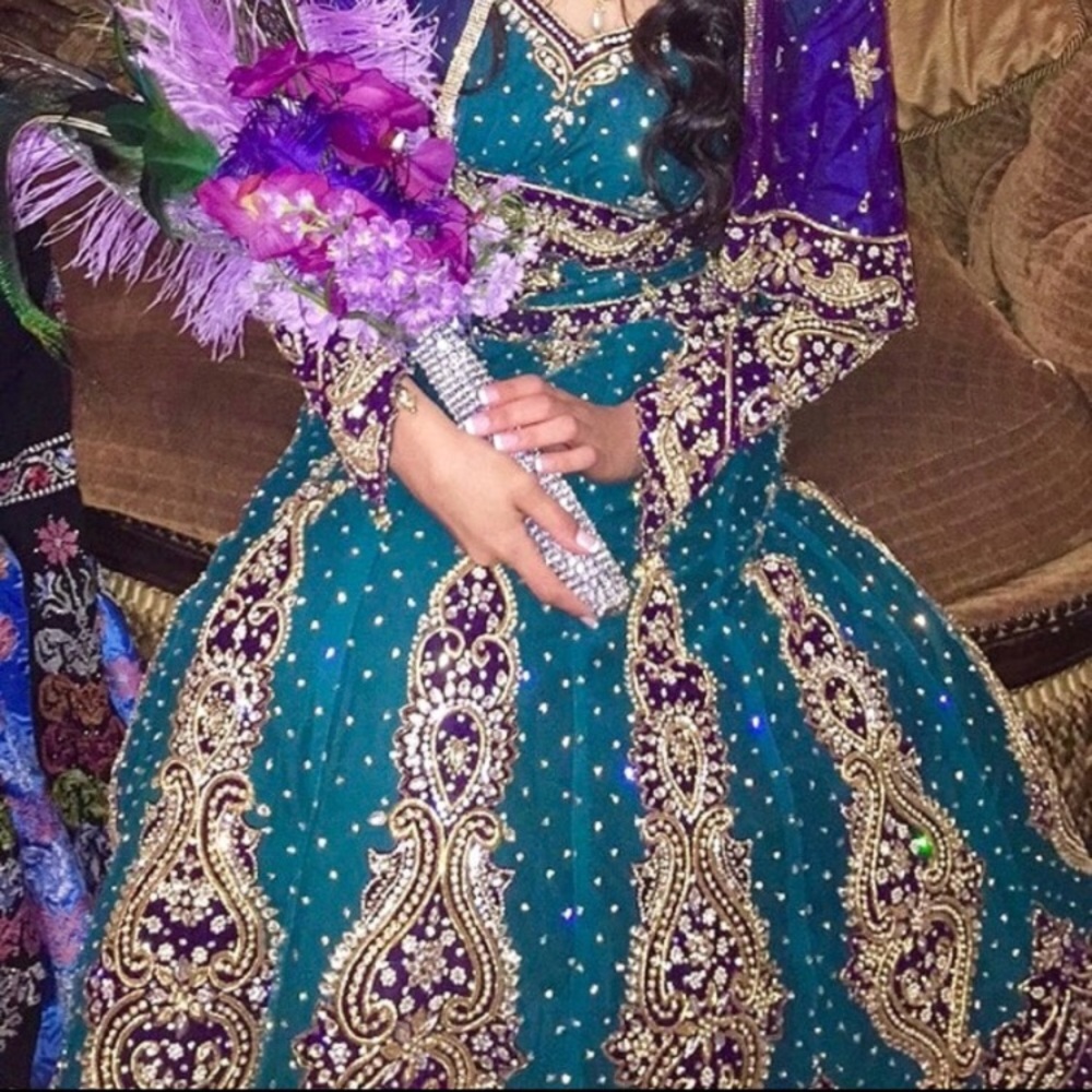 Beautiful fully beaded Indian gown! Worn once! - Picture 2 of 3
